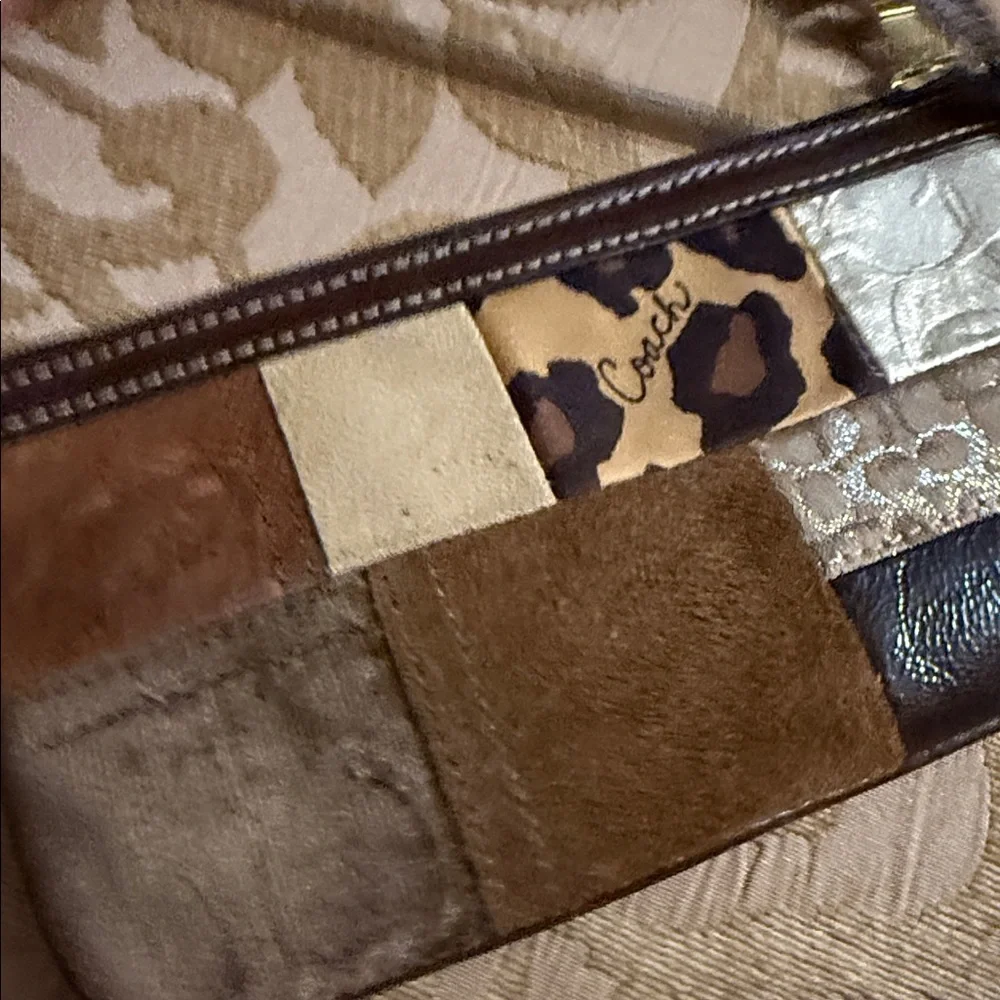 Coach Vintage Signature Patchwork wristlet preowned - Picture 7 of 16